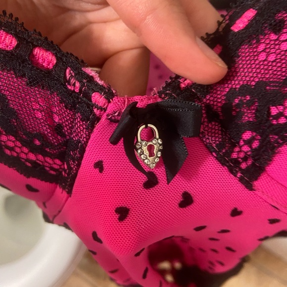 adorable slip dress with bra, hot pink with hearts and mesh fabric on side - Picture 3 of 6